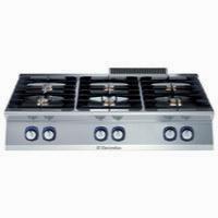 Плита 6 конфорочная 700 серии Electrolux Professional E7Gcgl6C00 371004 газ – купить в RuOborudovanie.ru с доставкой до двери Купить плита 6 конфорочная 700 серии electrolux professional e7gcgl6c00 371004 газ – цена от завода, доставка до двери | RuOborudovanie.ru